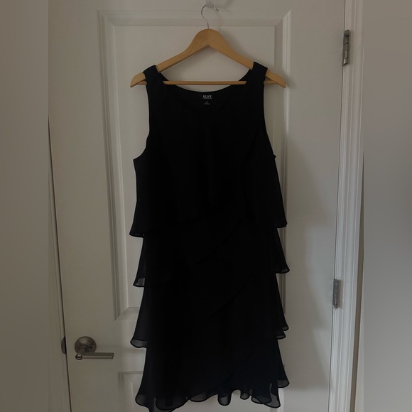 SLNY Dresses & Skirts - SLNY Black Dress